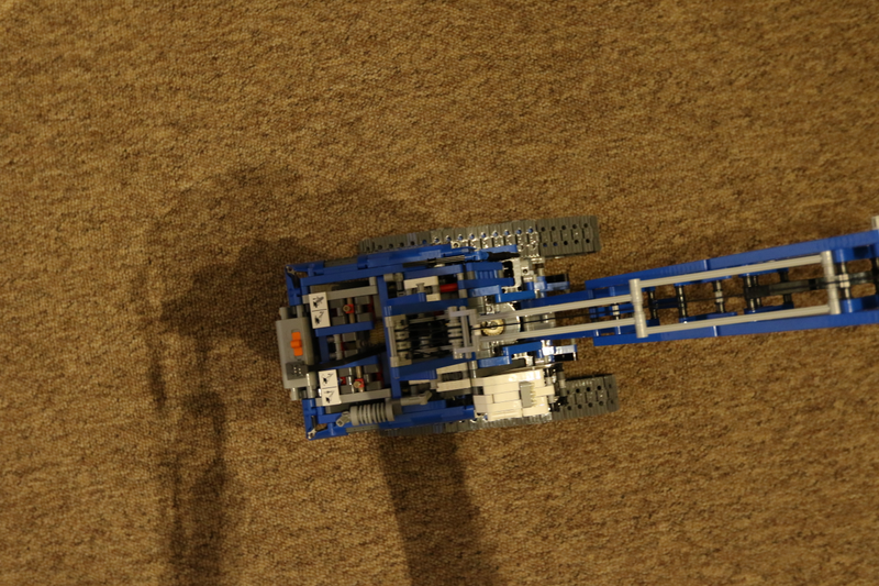 Illustration for article titled Lego Technic Crawler Crane: The Oppo Review
